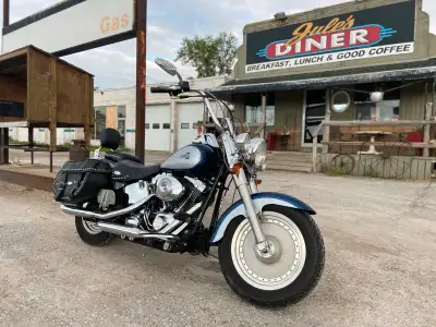 With ultra low mileage, this 2002 Harley Davidson Fat Boy EFI is ready to ride, boasting a fuel-inje...