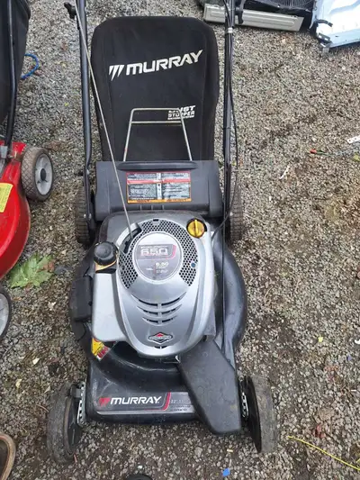 Tondeuse de marque Murray 190cc avec sac 22pouces P.s. pas de courriel me joindre dans le 5146039383