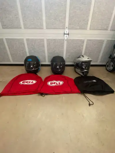Xxl Ckx quest adventure -$100 Bell Large flat black -$100 Bell Small cyan/white/flat black-$100 Bell...