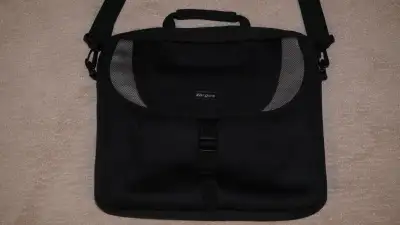 Will handle up to a 15.5 inch laptop , Notebook, Tablet.. Only $19.99 Firm… Compare at $89.95 I am a...