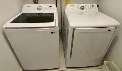 Laveuse et sécheuse Samsung en excellent état. Cet ensemble comprend une laveuse à haute efficacité...