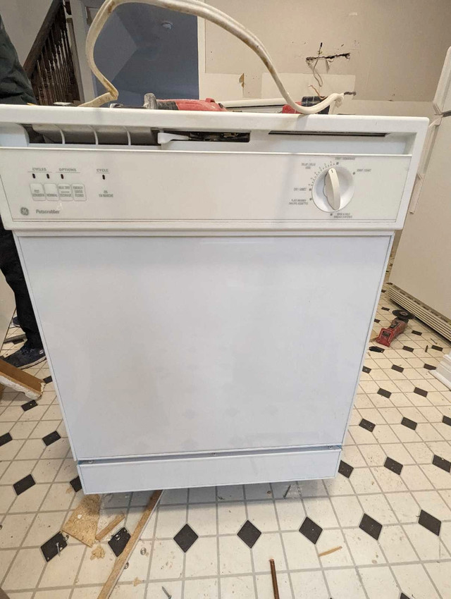 Used dishwasher, refrigerator, stackable washer and drying Sale in Refrigerators in City of Toronto - Image 3