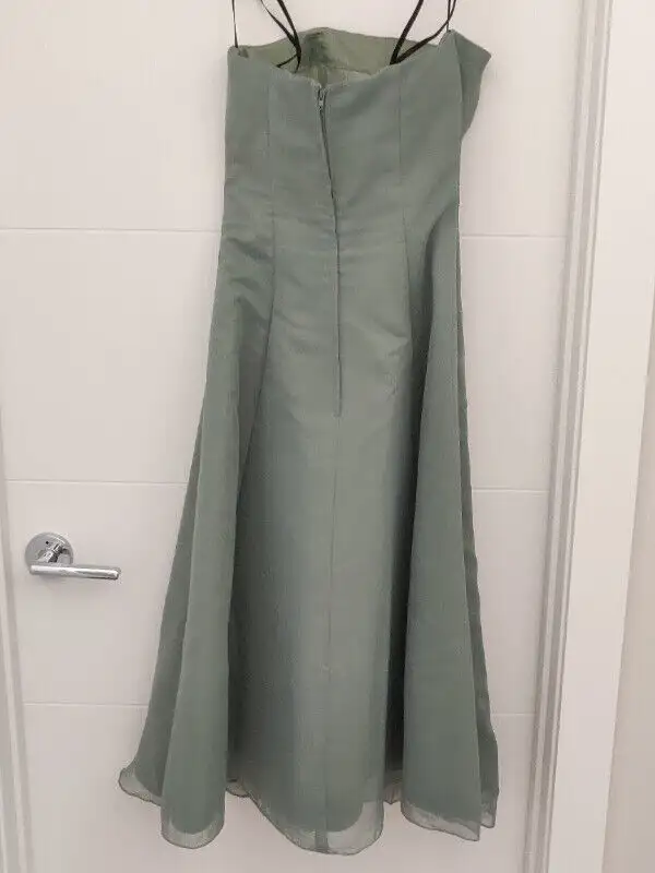 Bridesmaid / Graduation / Formal Strapless Dress Gown - Size 4 in Women's - Dresses & Skirts in Calgary - Image 6
