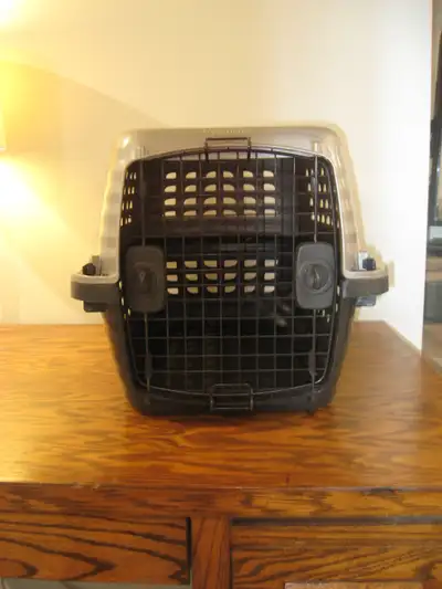 Per Mate Animal Carrier 24"L x 15"W x 15"H. VGC.