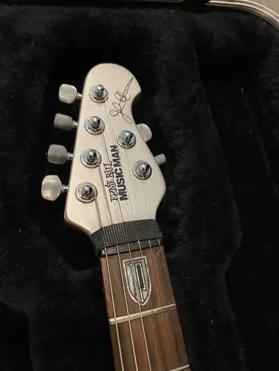 Great condition It’s a Sterling Musicman Jp100 Made in Indonesia With hardcase Pickups - Crunchlab -...