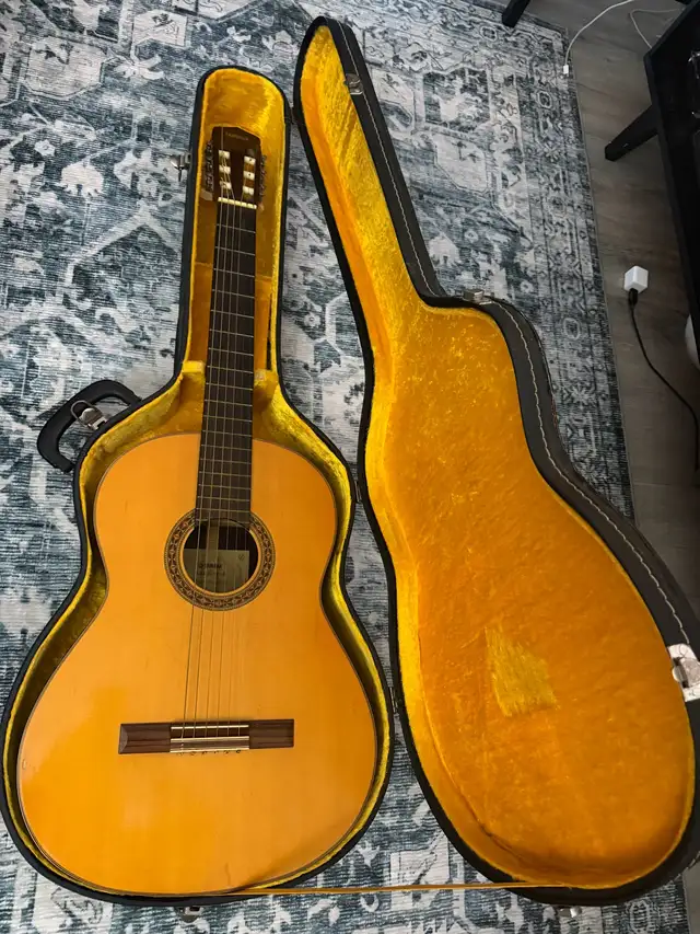 1960’s Vintage Yamaha Classical Acoustic Guitar No. G160  in Guitars in Hamilton - Image 3