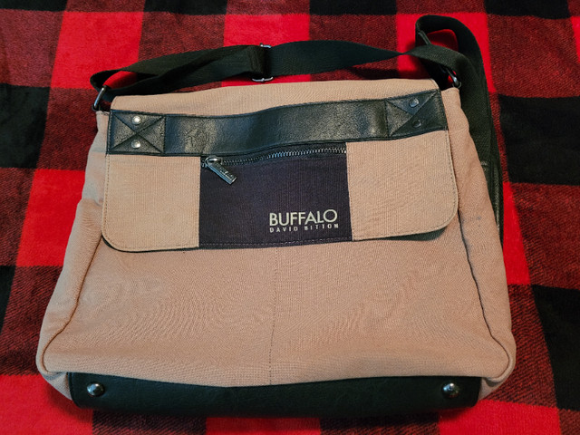 Buffalo David Bitton Messenger/Computer Cross Body Bag in Other in Mississauga / Peel Region