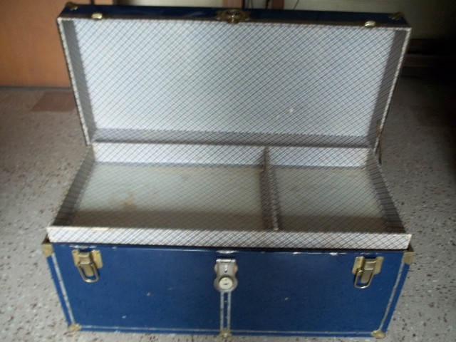 Vintage Blue Metal Chest with tray in Arts & Collectibles in Hamilton - Image 2