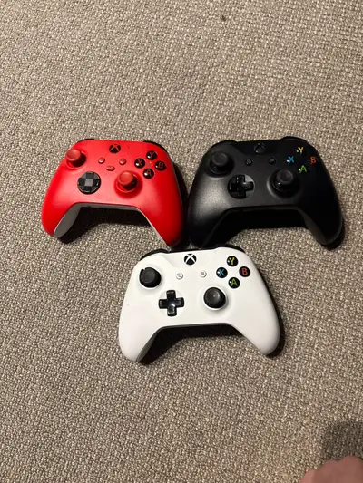 Manettes Xbox, View more