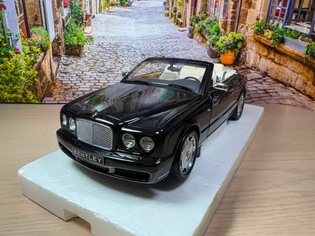 1:18 Minichamps Bentley Azure Convertible (2006) Diecast Model N in Arts & Collectibles in Mississauga / Peel Region - Image 2