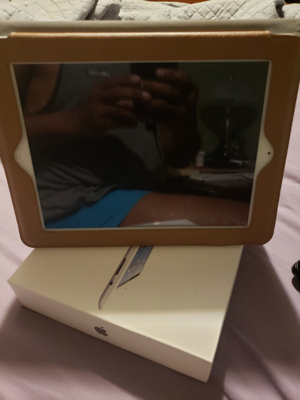 Apple ipad   ( 4 th Gen ) in iPads & Tablets in Mississauga / Peel Region - Image 4