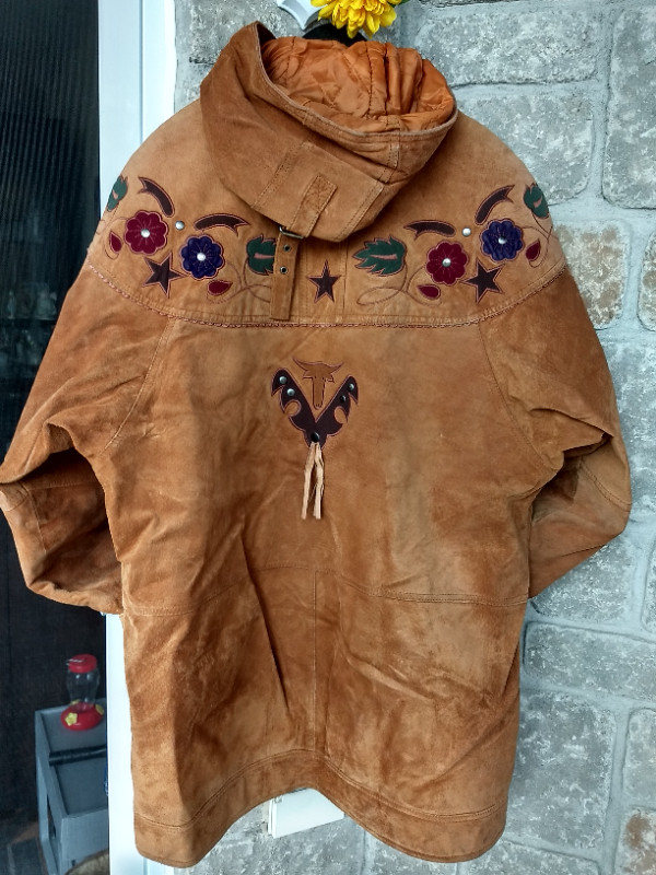 Manteau en suède avec capuchon/ Suede Coat with hood in Women's - Tops & Outerwear in Gatineau - Image 2