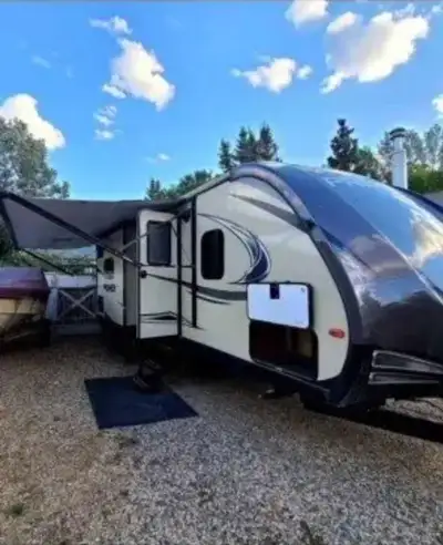 2018 Keystone Premier Ultra Lite 26RBPR **$31,900** **Excellent Condition • Ready to Camp** We're se...