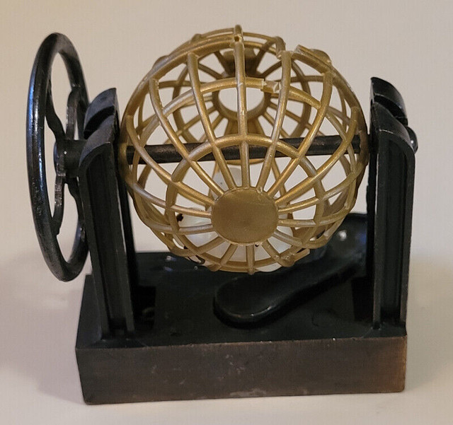 Vintage Die Cast Copper Miniature Bingo Machine Pencil Sharpener in Arts & Collectibles in Oshawa / Durham Region - Image 3