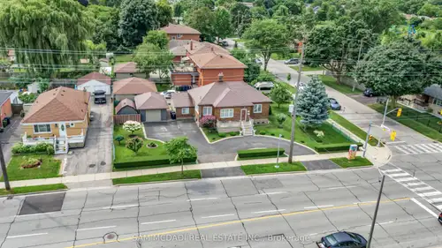 3-Bedroom Main Floor of a Bungalow for Rent | Alderwood, Etobicoke Address: 469 Evans Avenue Rent: $...