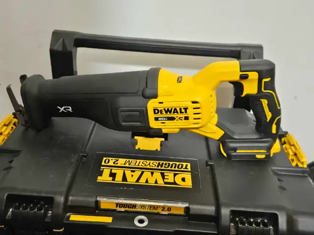 Dewalt 20v Max XR Brushless Reciprocating Saw DCS384B