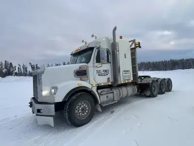 Selling my 2015 freightliner sd122 tridrive Has has a dd16 Detroit with manual 18 speed Equipped wit...