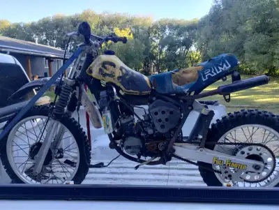 1982 RM 125 for parts. Engine has compression.