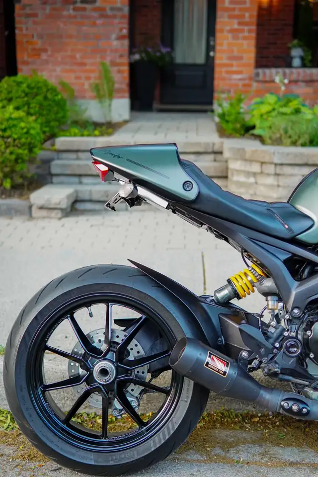 Ducati Monster 1100 EVO Diesel in Sport Bikes in Oakville / Halton Region - Image 9