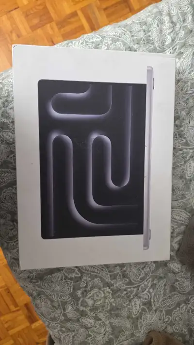 macbook pro m3 14" as new 16g ram 512ssd, View more