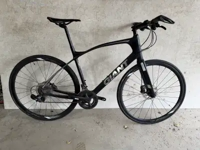 Giant FastRoad CoMax 1 — Carbon Flat-Bar Road Bike (Size L), View more
