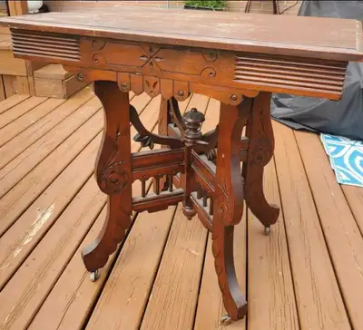 Very old collectable table with caster wheels. Selling it for $400