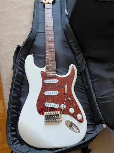 74 ads for vintage fender stratocaster in Guitars in Canada