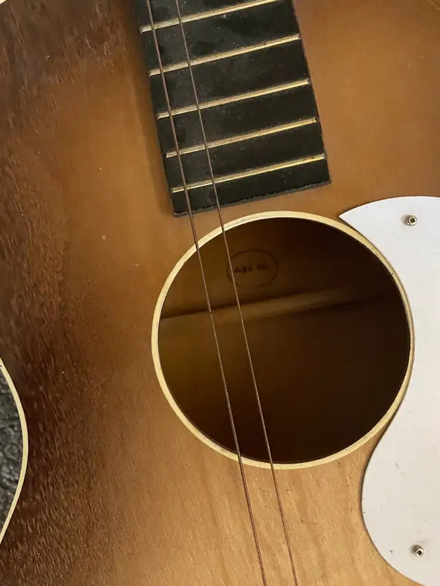 Old guitar. Acoustic guitar. I deliver! in Arts & Collectibles in St. Albert - Image 4
