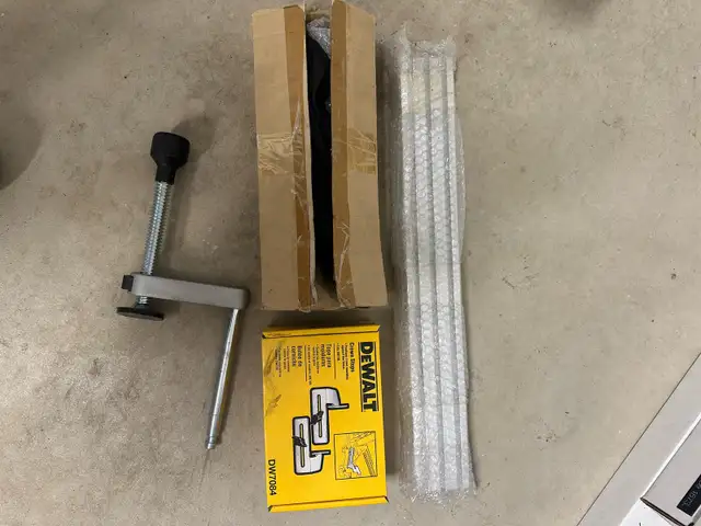 DEWALT..12” Sliding Compound Miter Saw in Power Tools in Mississauga / Peel Region - Image 8