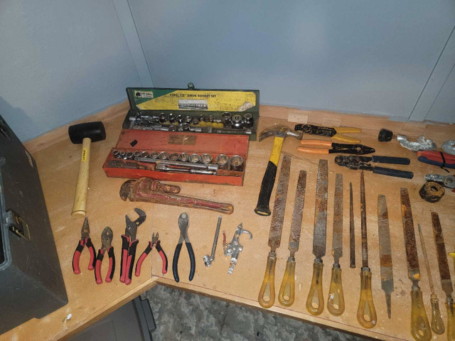 Lot of Mixed tools in Hand Tools in Calgary - Image 3