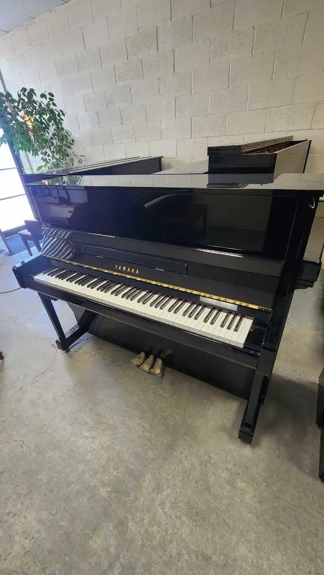 Yamaha B3 PE-Silent SG2 Upright Piano, 2013 Manufacture Availab in Pianos & Keyboards in City of Toronto - Image 4