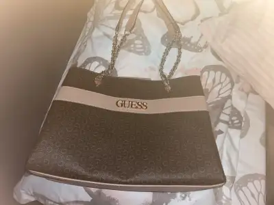 Guess purse/handbag, View more