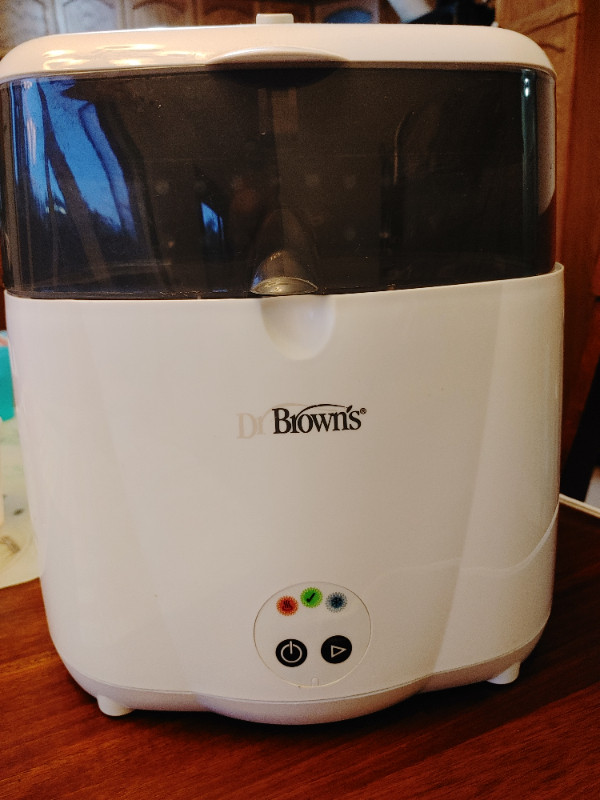 Dr Brown's Deluxe baby bottle sterilizer in Feeding & High Chairs in Winnipeg