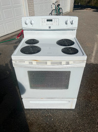 LIKE NEW WHITE 30 inch w electric stove range oven