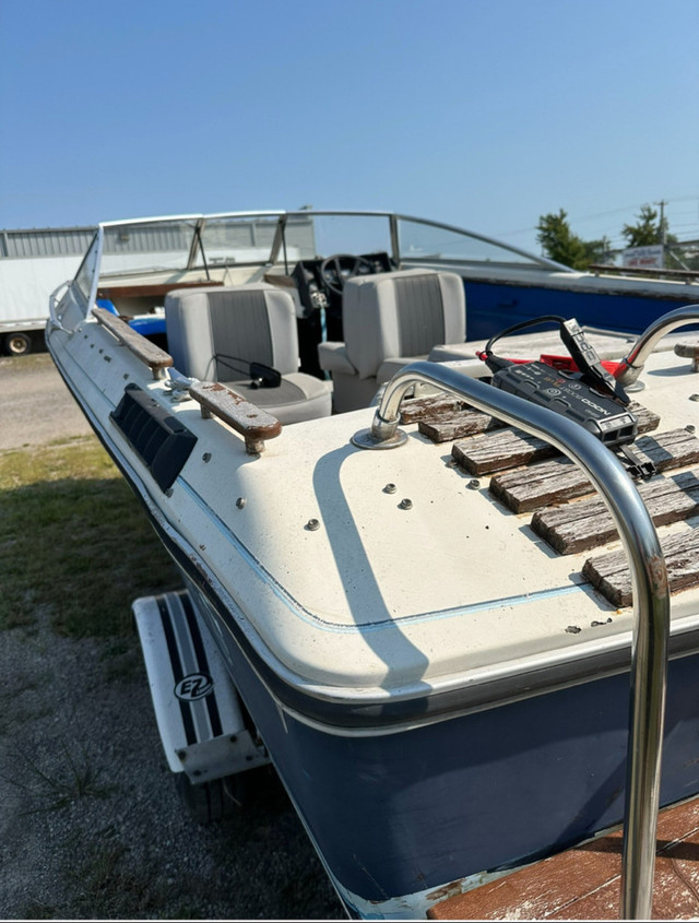 Inboard 1982 Doral + Trailer in Powerboats & Motorboats in Windsor Region - Image 2