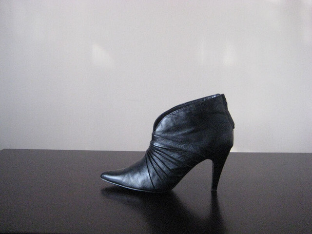 Black leather boots, size 7 in Women's - Shoes in Oshawa / Durham Region - Image 2