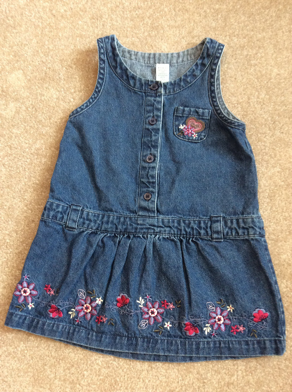 Several Baby Girl Dresses, size 12-18 months in Clothing - 12-18 Months in Moncton - Image 4
