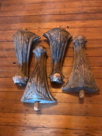 Belles pattes en bois massif sculptés anciennes