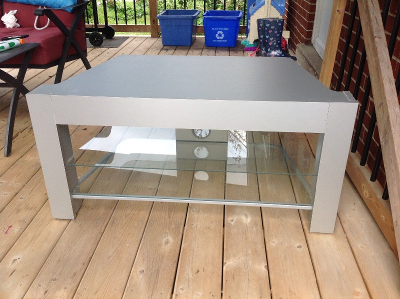 Solid TV Stand Table W/ Two Shelves For Storage TV Tables & Entertainment Units Kitchener