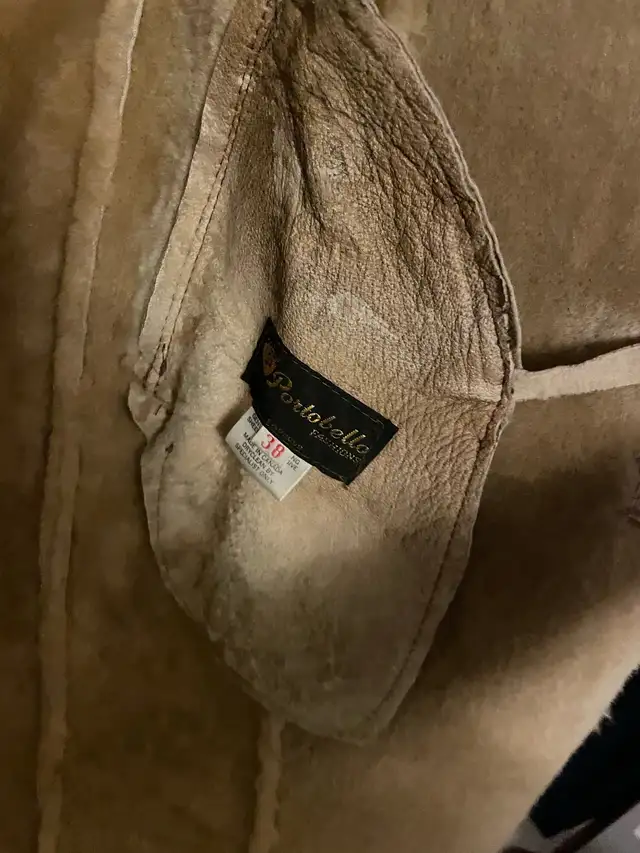 shearling coat jacket in Women's - Tops & Outerwear in Oakville / Halton Region - Image 9