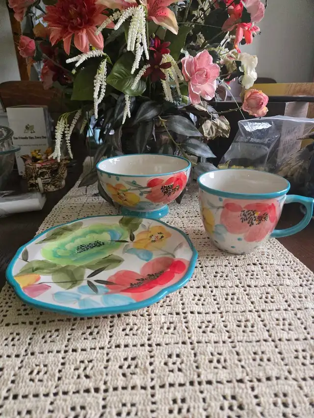 Pioneer Woman Dishes - 3pc in Kitchen & Dining Wares in Hamilton - Image 2