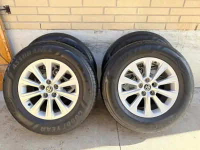 Rims Size: 18x7.5J Offset:35 Bolt Pattern: 120x5 Centre Bore: 60.1mm Tire Size: 255 60 18 DOT: 3623...