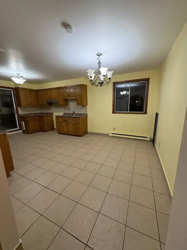 TRÈS TRÈS GRAND 6 1/2 à louer à Vimont à Laval