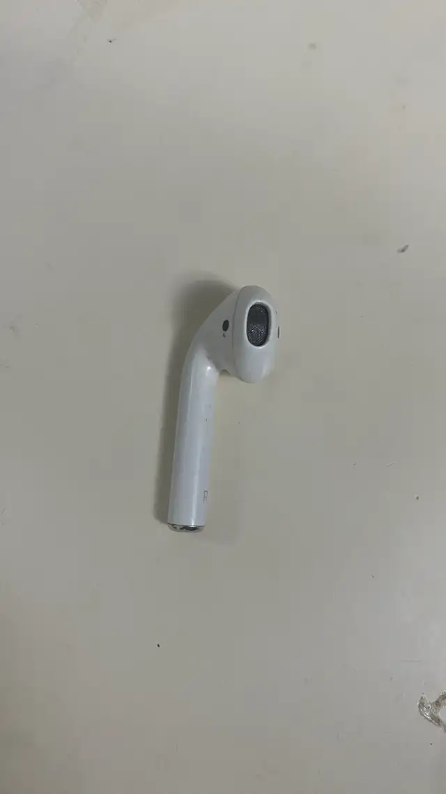 NEED GONE ASAP- used airpods gen 1 in General Electronics in Oakville / Halton Region - Image 5
