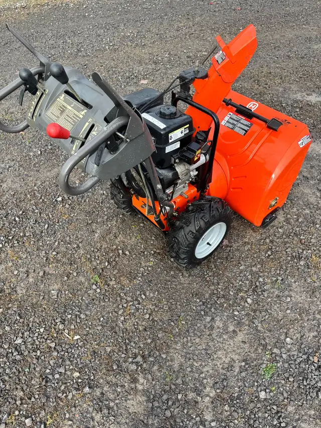 souffleuse a neige husqvarna 30po in Snowblowers in Trois-Rivières - Image 10