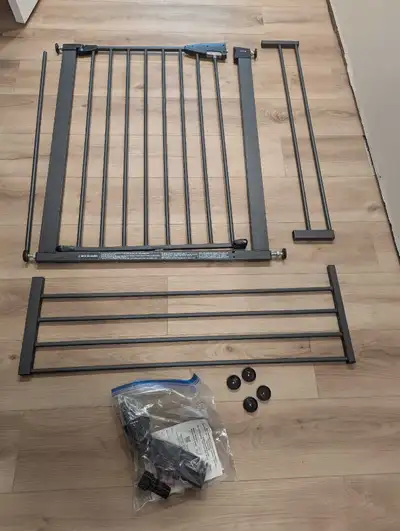 Brica/Munchkin tall and wide baby gate, View more
