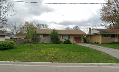 -Location: Few minutes' walk to Wilfrid Laurier University. Minutes by bus to University of Waterloo...