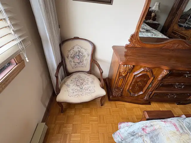Ensemble de chambre à coucher à vendre in Beds & Mattresses in City of Montréal - Image 8