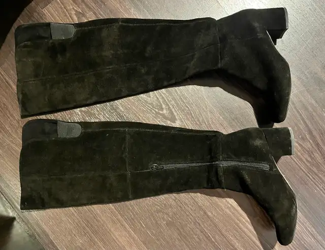 Nine West Black Suede Knee-High Boots in Women's - Shoes in City of Toronto - Image 3