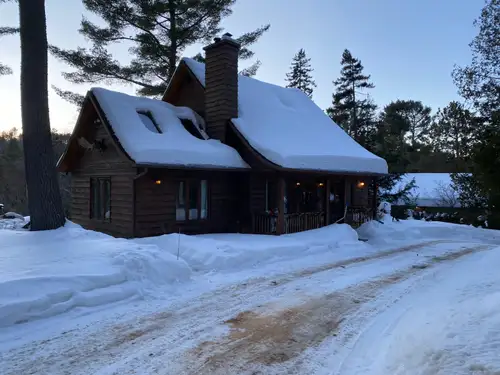 À LOUER – Maison Canadienne Meublée et Rénovée | Long terme | À partir du 1er juillet 2026 ✨ Caracté...